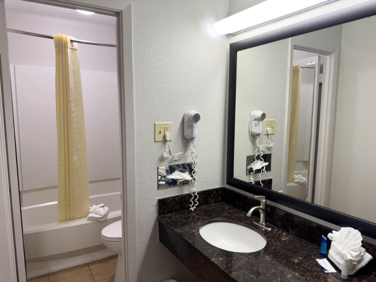 Americas Best Value Inn Austin Exterior foto